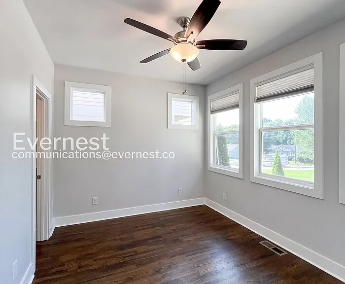 336 Queen Ave — Photo 14
