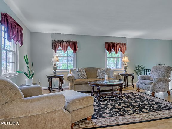 4th image of 545 River Terrace