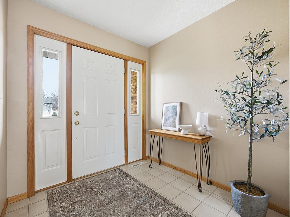 4054 S Rivershore Dr, Moorhead, MN 56560 | Zillow
