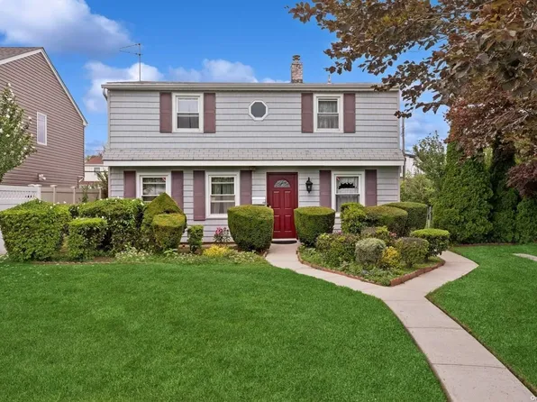 13 Spool Lane, Levittown, NY 11756