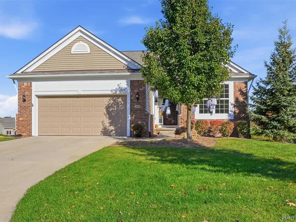 284 Bozeman Ct, Howell, MI 48843