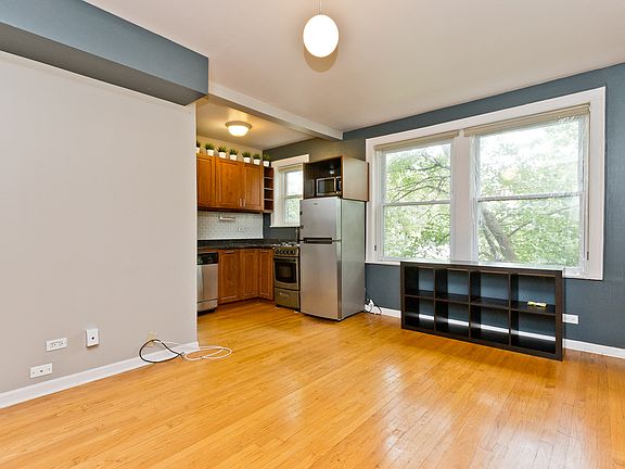 3rd image of 4240 N Clarendon Ave APT 314N