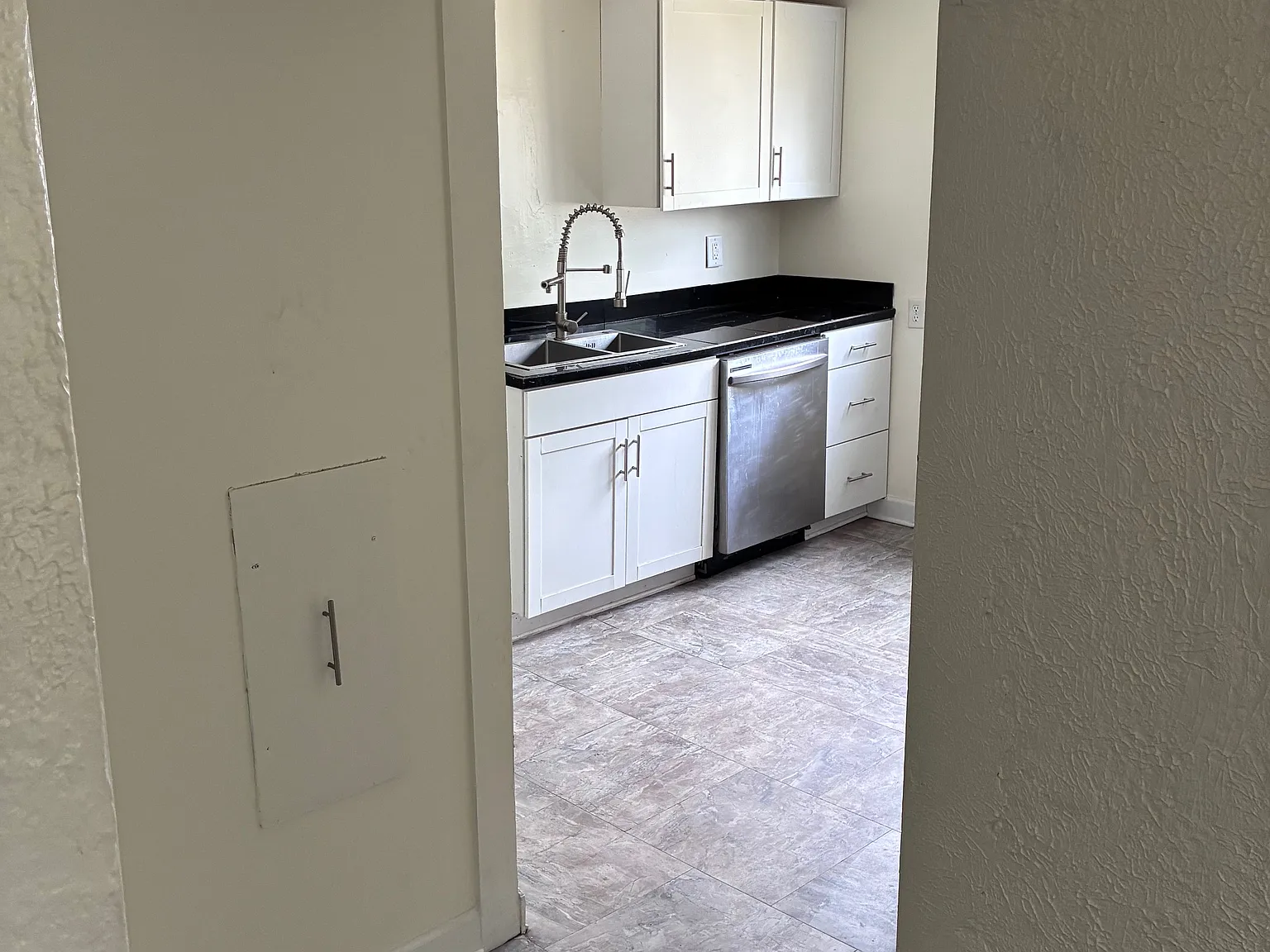 2 bed, 800 sqft, $1,300 — Photo 4