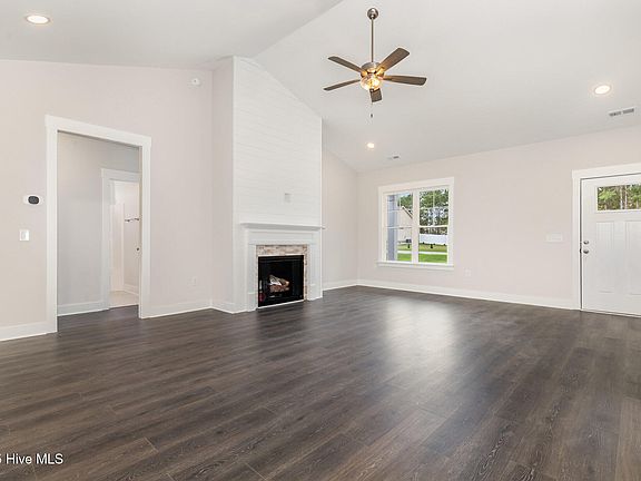 4th image of 604 Tuscany Circle