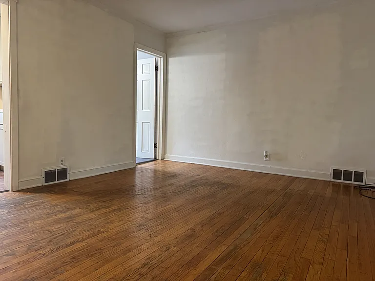 813 3rd Ave #2R — Photo 2