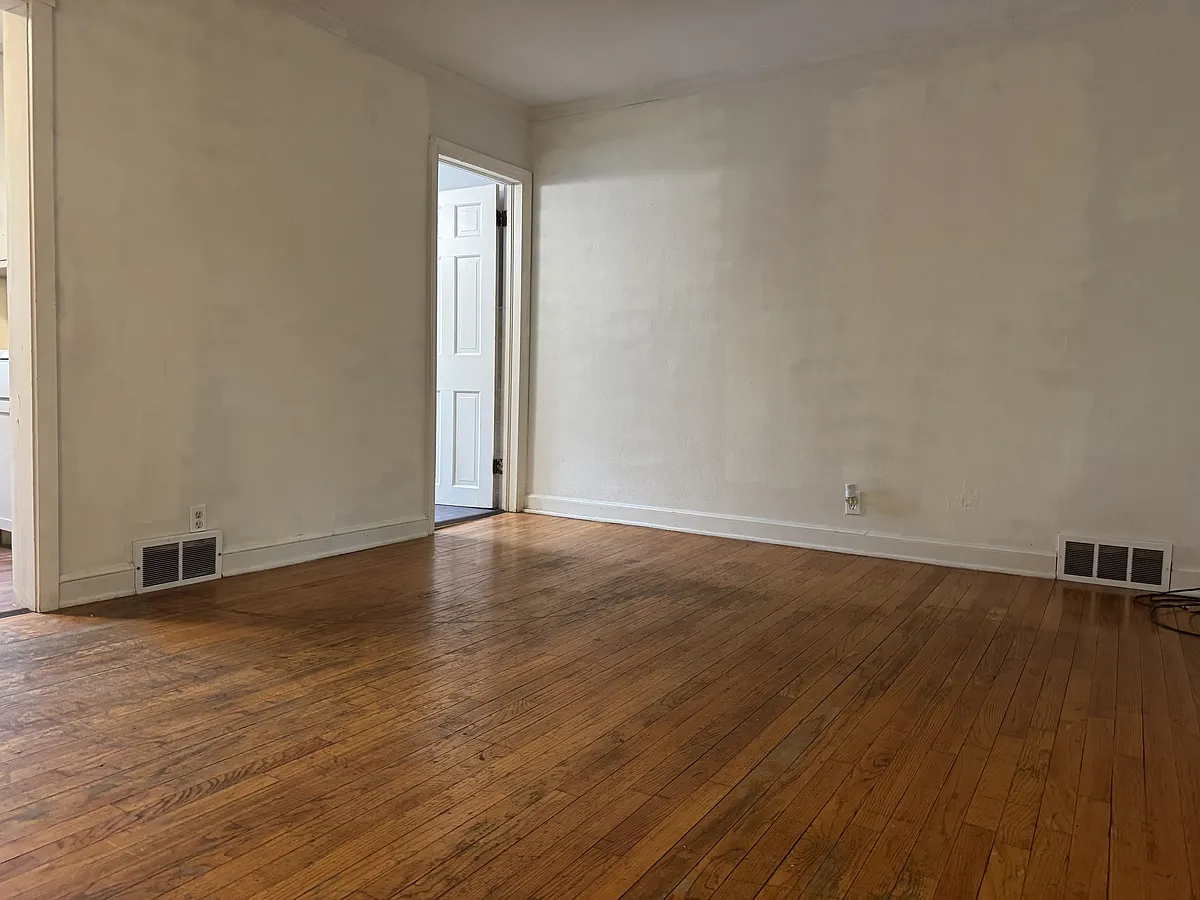 Building Photo - 813 3rd Ave #2R