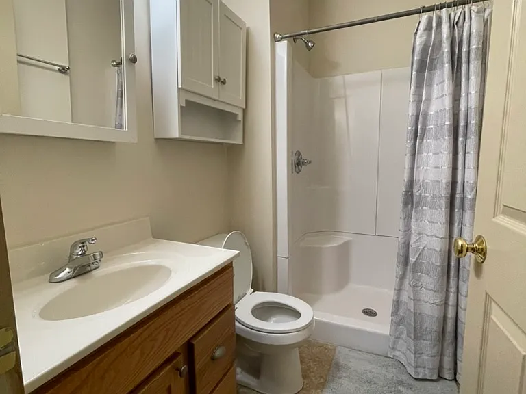 1140 Memorial Ave — Photo 16