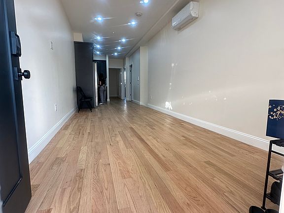 3rd image of 123 Bay 10th St Floor 1