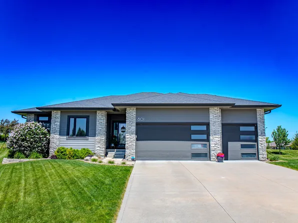801 S Balsam St, West Des Moines, IA 50266
