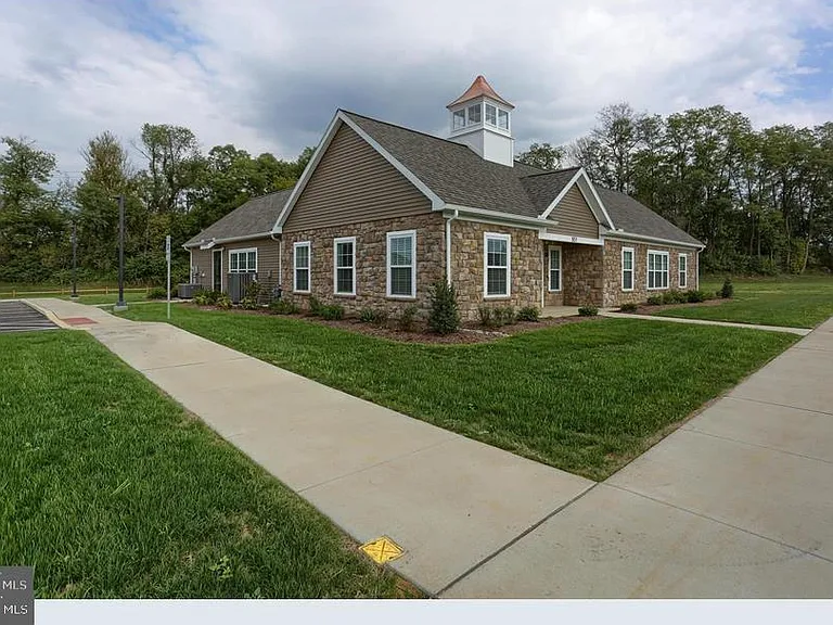 519 Byler Cir #1 — Photo 34