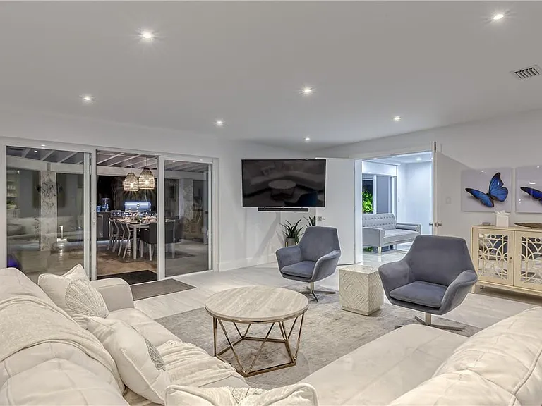 1800 SE Admirals Way — Photo 9