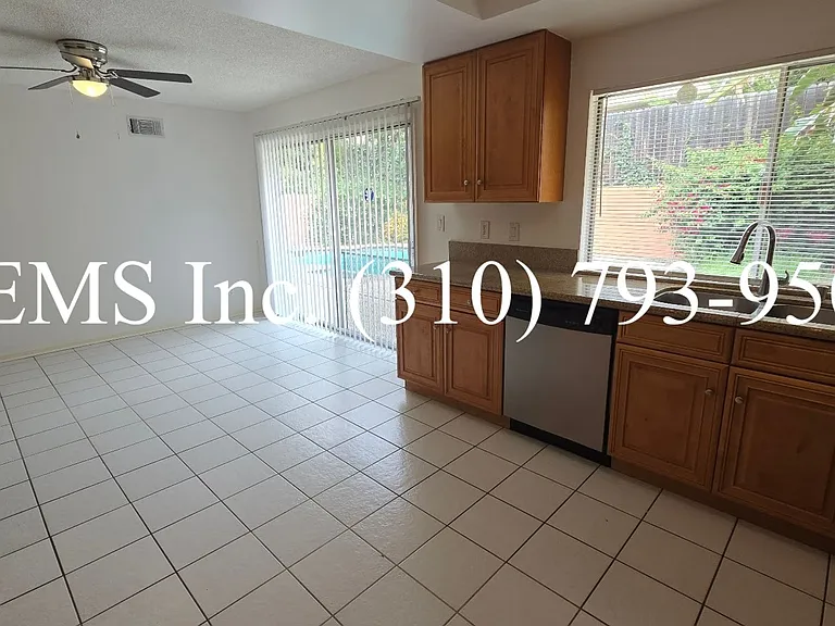 15025 Archwood St — Photo 9