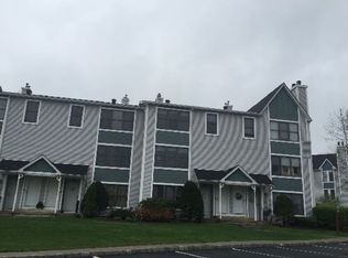 100 Heritage Ln #205, Hamburg, NJ 07419
