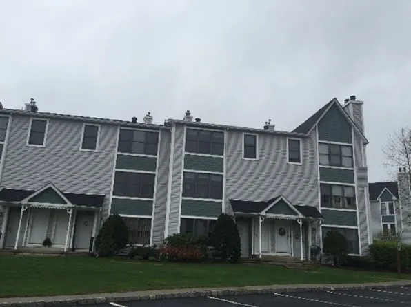 100 Heritage Ln #205, Hamburg, NJ 07419
