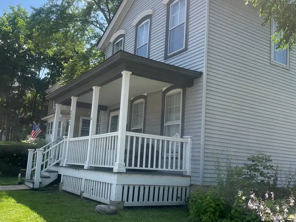 303 S 3rd St, Saint Charles, IL 60174