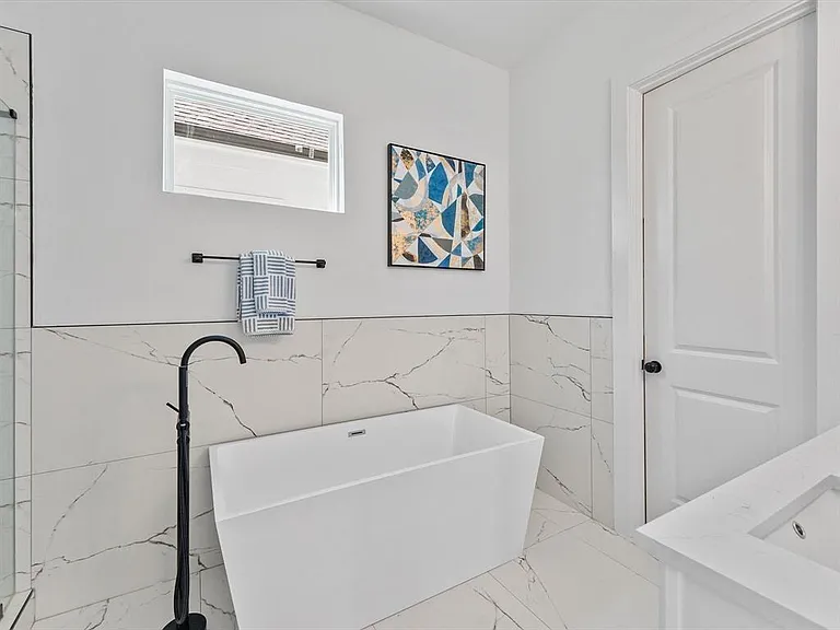 2406 Mann St #D — Photo 7