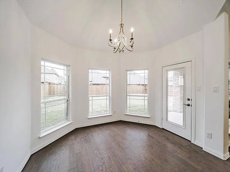 504 Waters Way — Photo 11