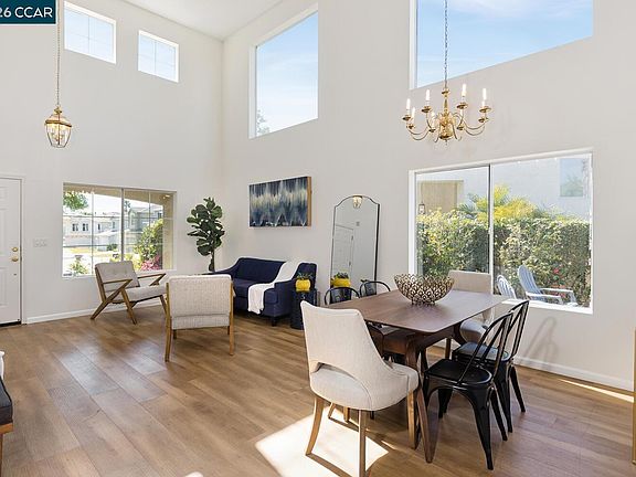3rd image of 592 Ross Cir