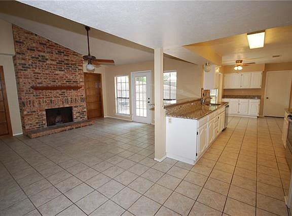 4th image of 2621 Hampshire Dr
