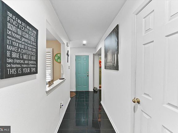 3rd image of 211 Nottingham Ct #211