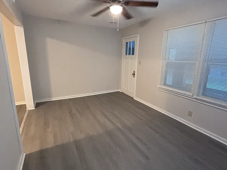 301 N Kates Ave — Photo 4