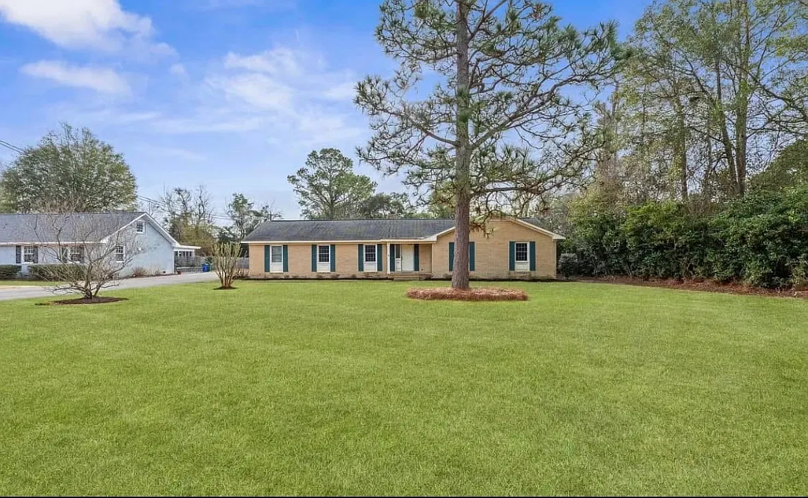 5 bed, 2.5 bath, 2167 sqft, $4,000 — Photo 1