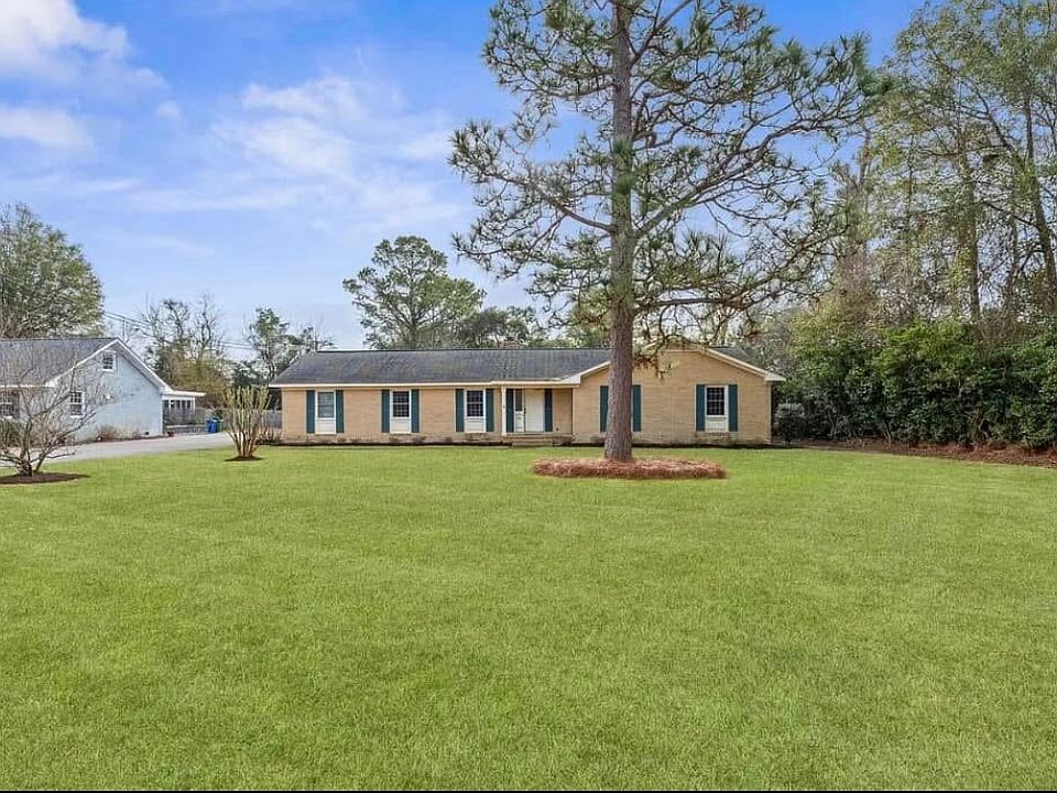 Front of house with large front yard