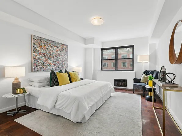 305 East 72nd Street image 4 of 8