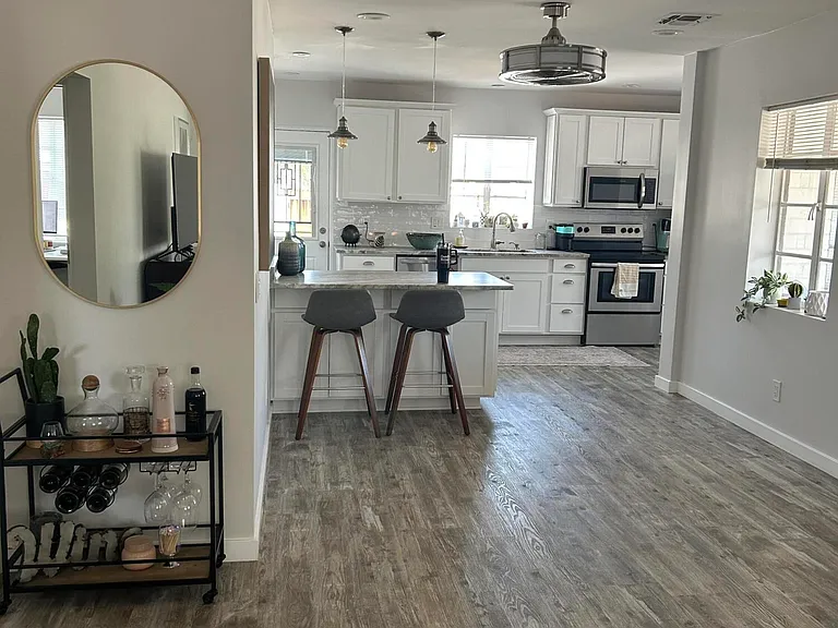 326 W Highland Ave — Photo 8