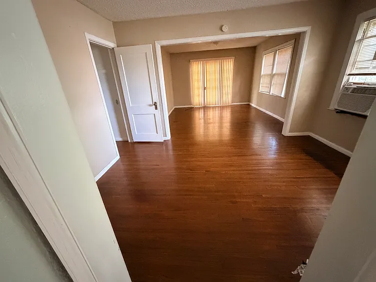 1215 S Saint Louis Ave #5 — Photo 3