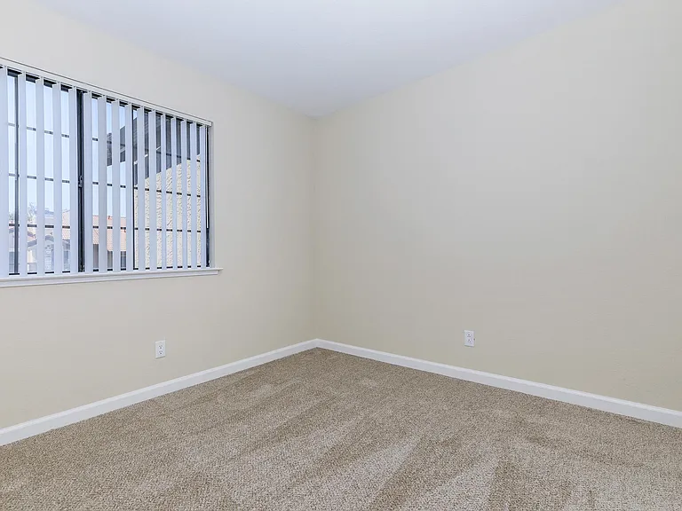 Oak Hills Apartments — Photo 11