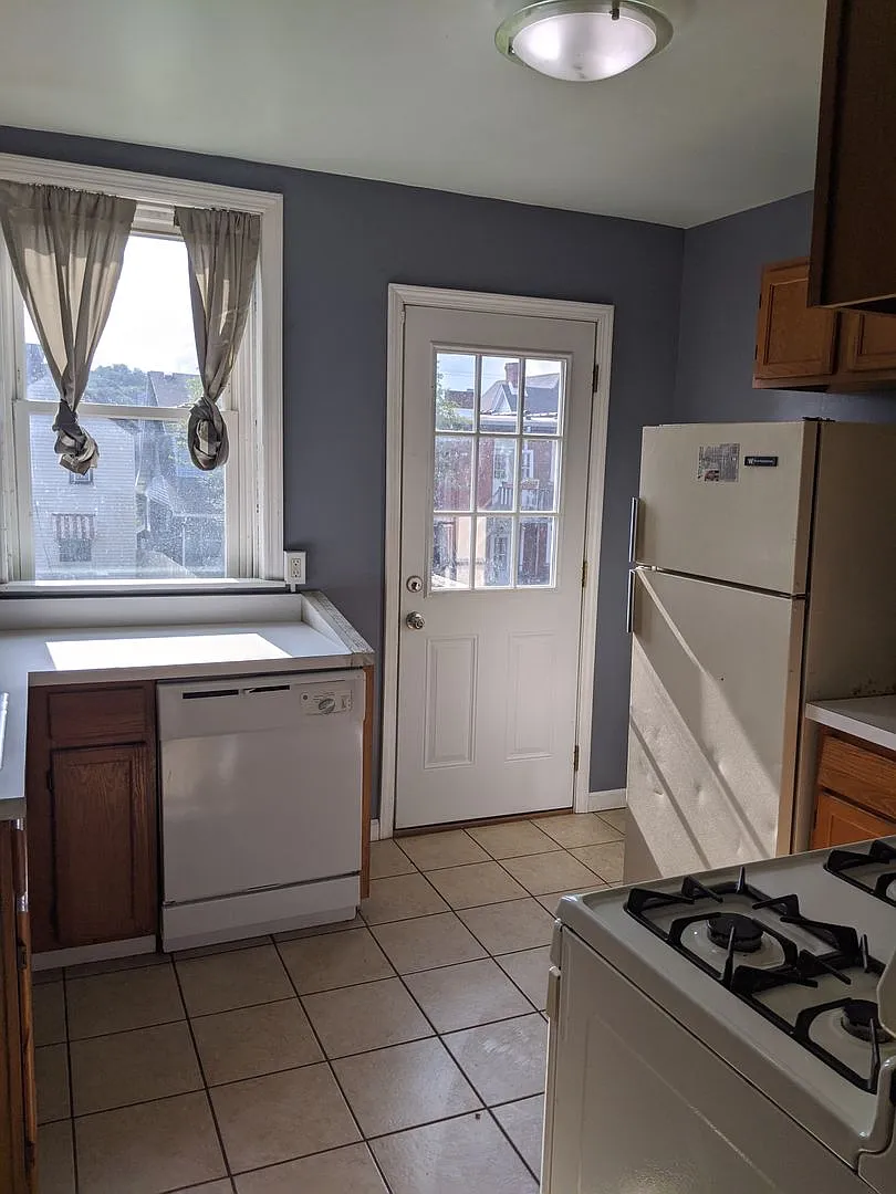 South Oakland Large and renovated 3 bedroom apartment Must SEE! — Photo 3