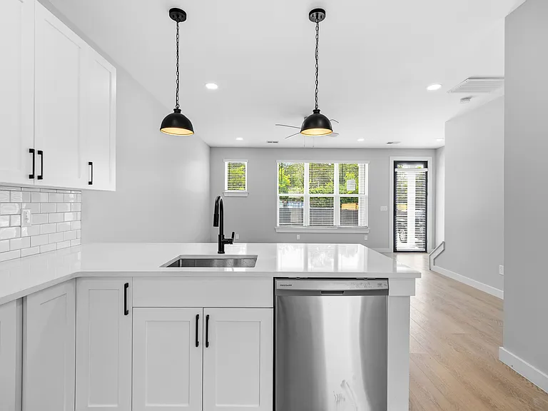 407 Curtis Hilton Way — Photo 21