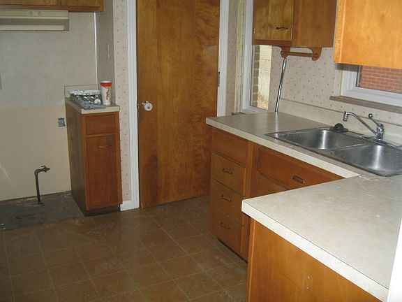 4th image of 3656 Torrance Dr