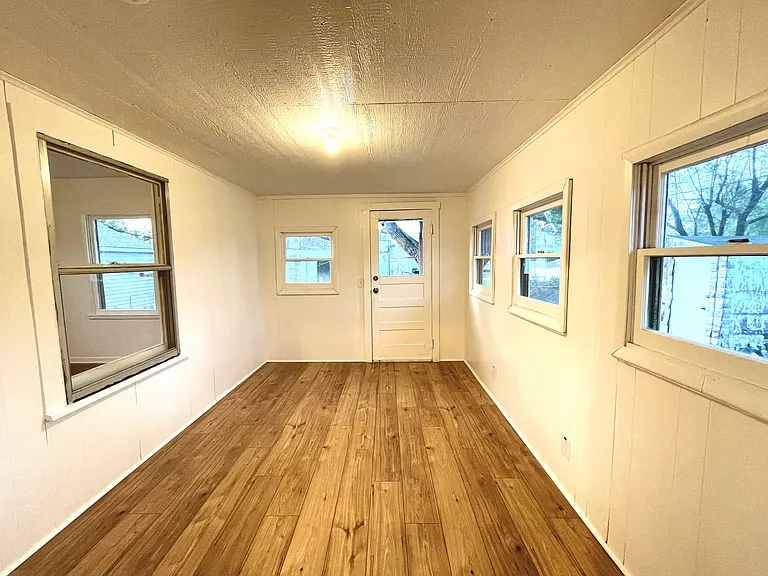 408 E Carpenter St — Photo 19