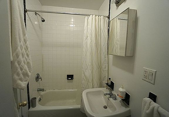 5th image of 310 E 6th St APT 3