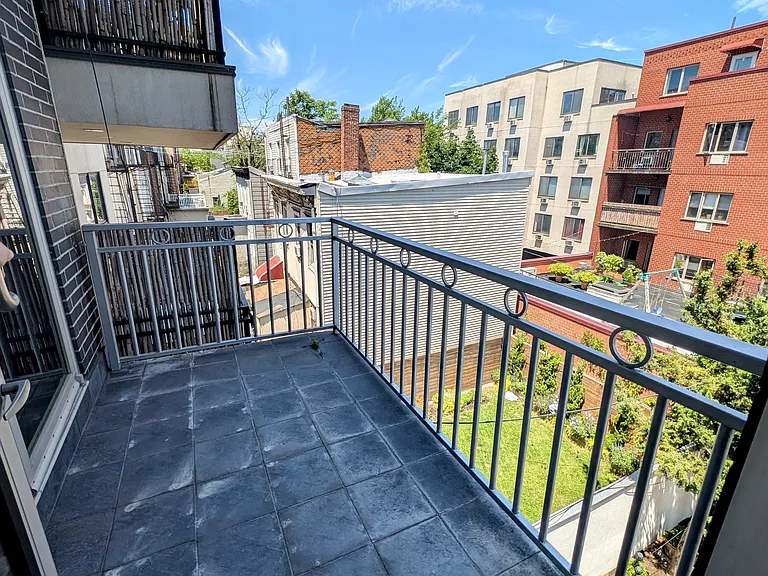 291 Devoe St #3B — Photo 7