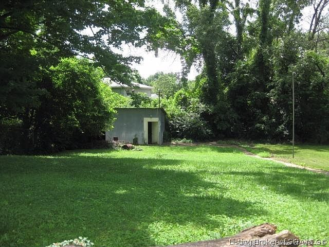 2nd image of 16 E Applegate Lane