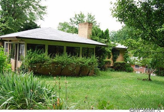 2nd image of 1004 Park Place Trl
