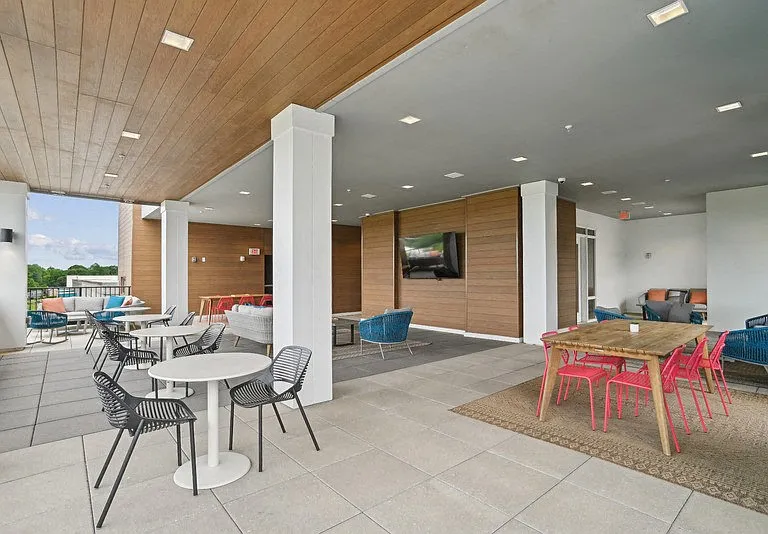 Link Apartments Montford — Photo 38