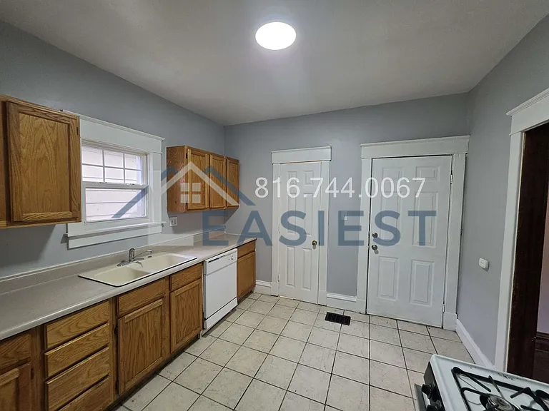 4453 Francis St — Photo 7