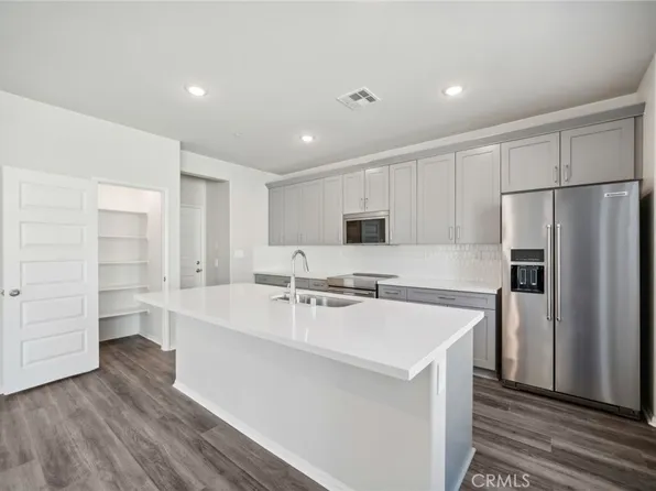946 Domestic Ave, Redlands, CA 92374