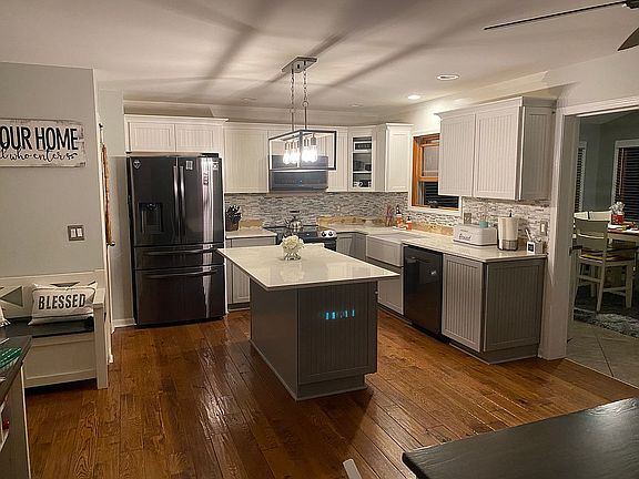 2nd image of 10084 Morrish Rd