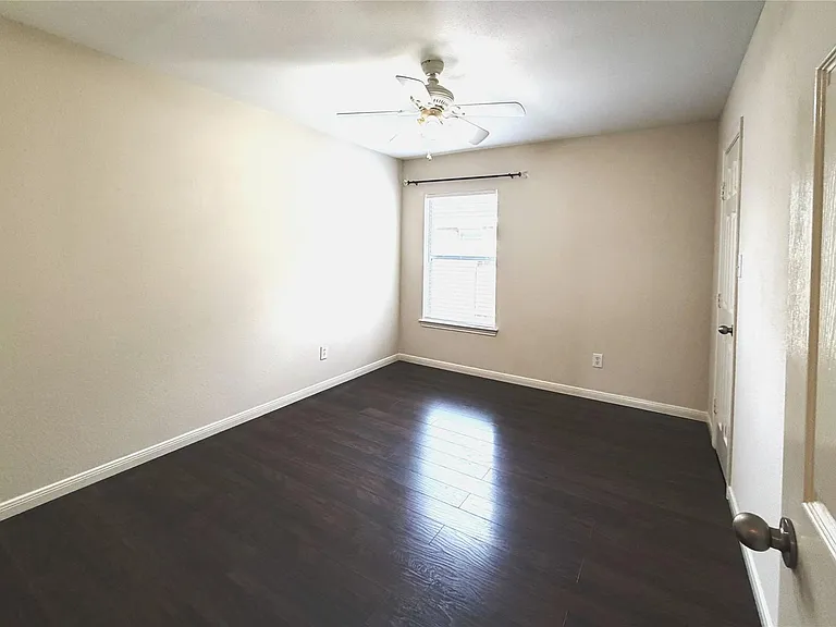 1707 Magnolia Lk — Photo 32