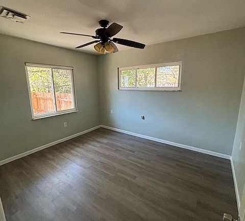 4th image of 911 Little Bay Ave #B
