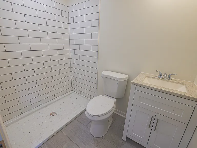 2729 E Monument St — Photo 21