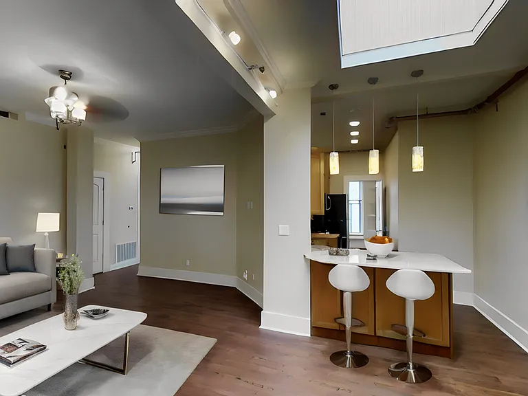 1015 E Broadway #203 — Photo 11