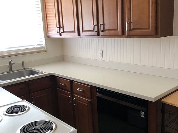 Dishwasher, good counterspace