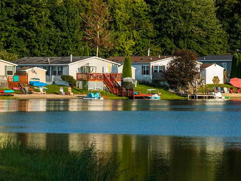 Pinewood on the Lake — Photo 1