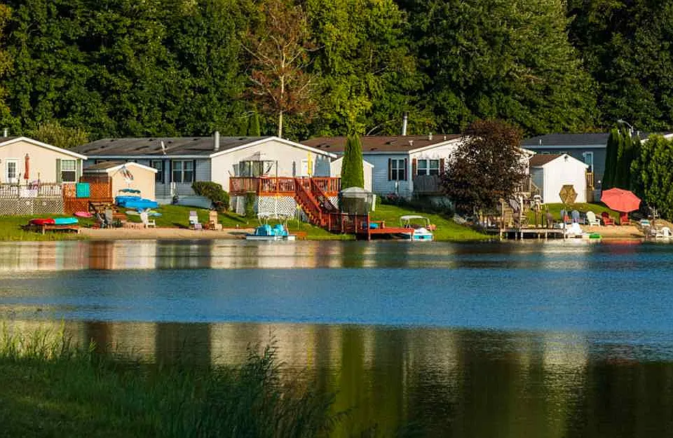 Pinewood on the Lake